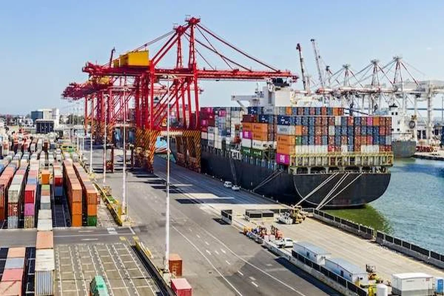 Freight, Precision, and Performance: How Logistics Supports Advanced Manufacturing Freight, Precision, and Performance How Logistics Supports Advanced Manufacturing